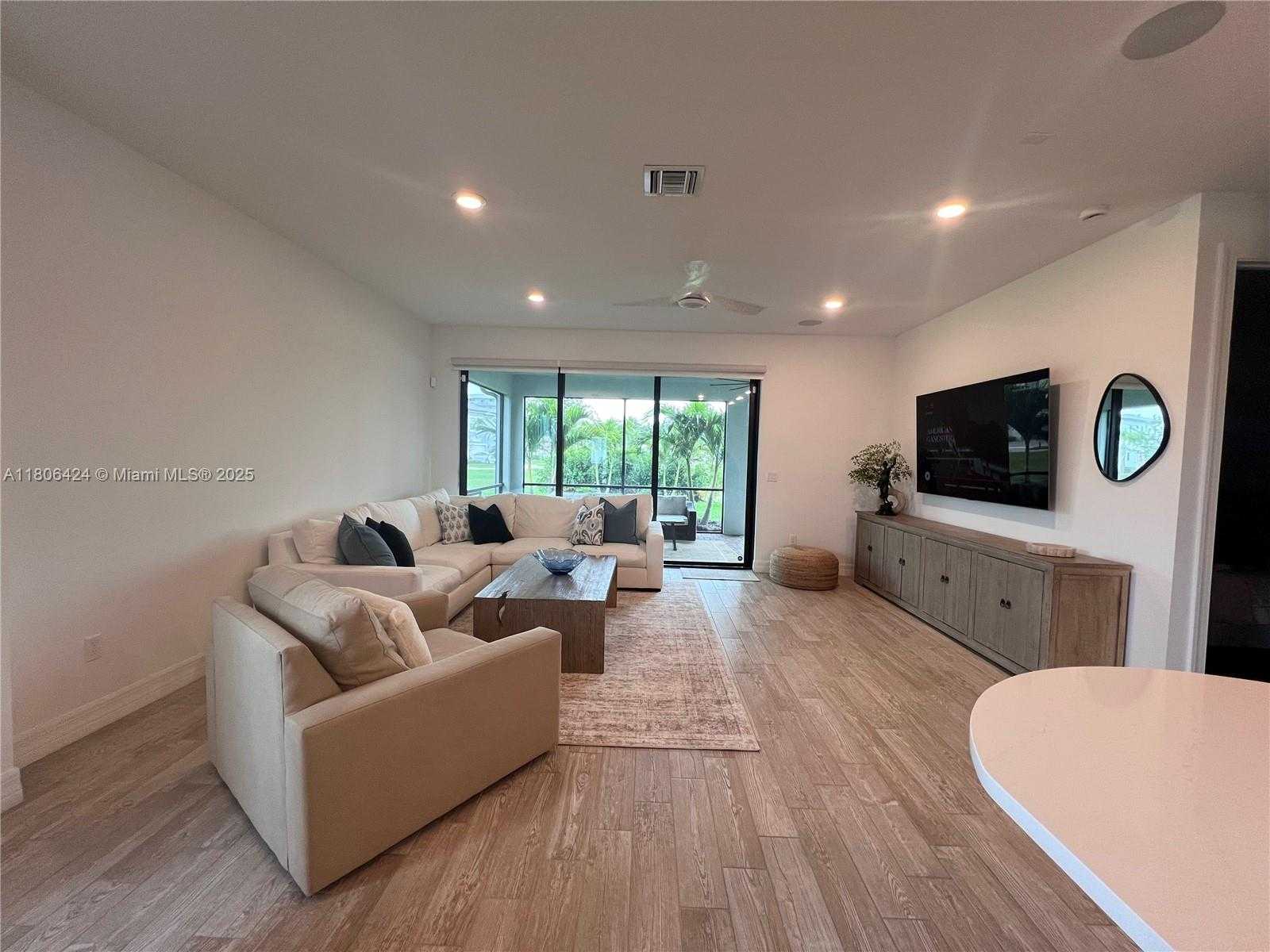 Small Image of 2814 PRIMROSE PL, Oakland Park Number 7