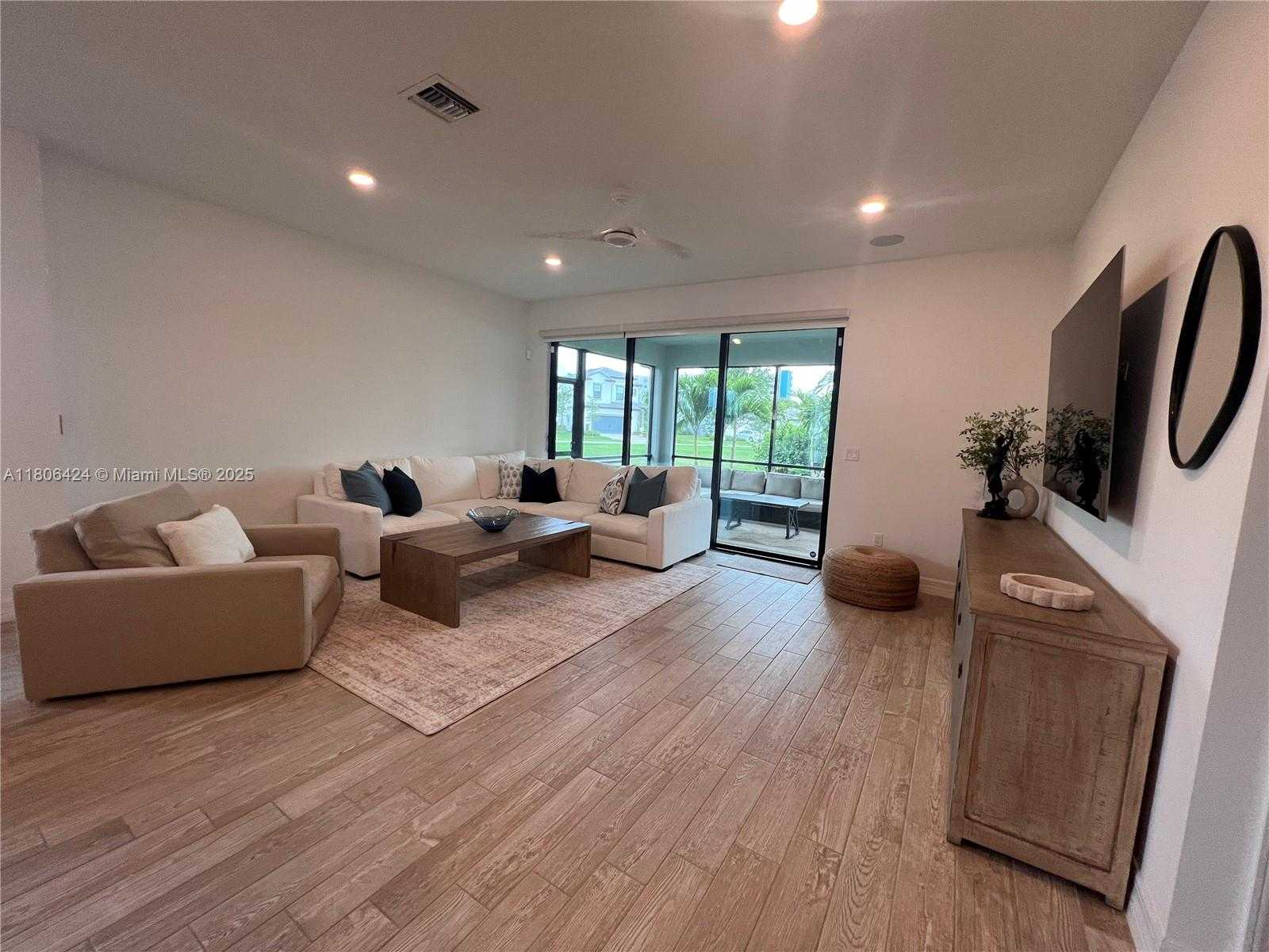 Small Image of 2814 PRIMROSE PL, Oakland Park Number 8