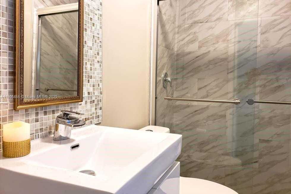 Small Image of 6634 SOUTH WEST 76TH TER, South Miami Number 12