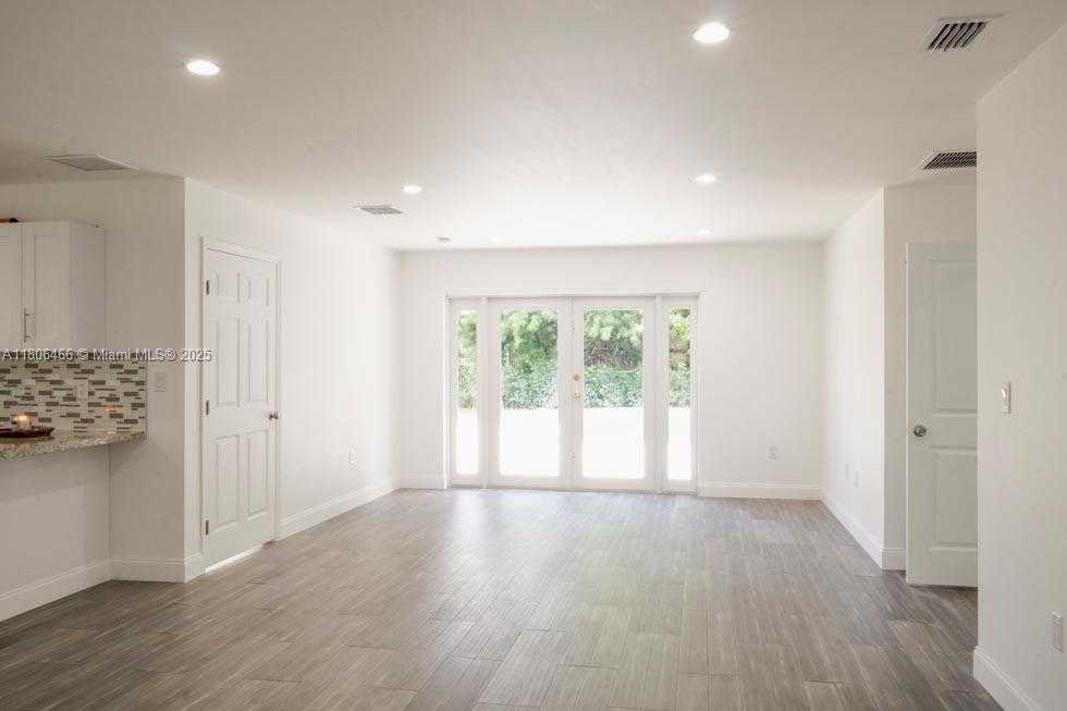 Small Image of 6634 SOUTH WEST 76TH TER, South Miami Number 14