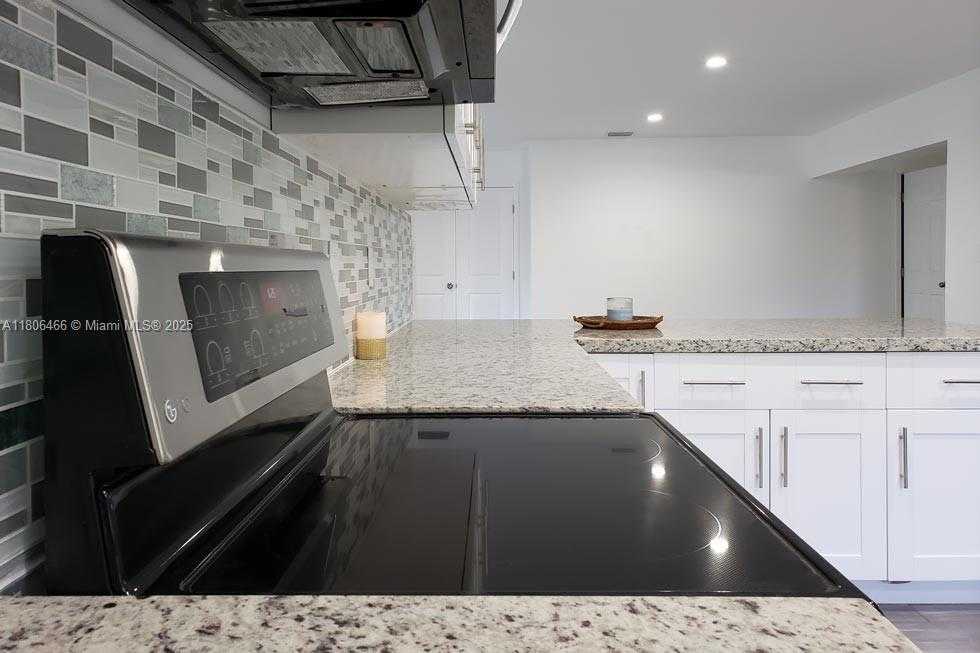 Small Image of 6634 SOUTH WEST 76TH TER, South Miami Number 15