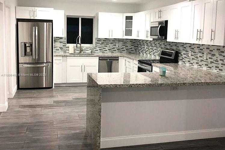 Small Image of 6634 SOUTH WEST 76TH TER, South Miami Number 16
