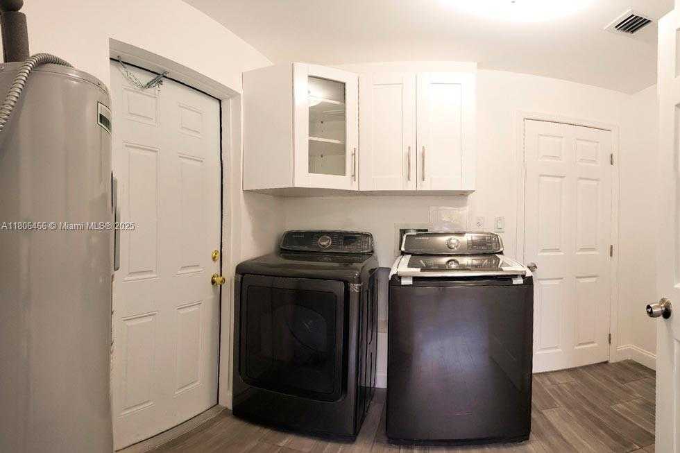 Small Image of 6634 SOUTH WEST 76TH TER, South Miami Number 17