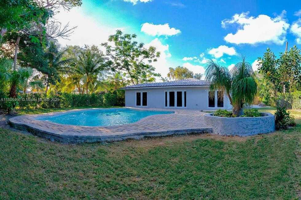 Small Image of 6634 SOUTH WEST 76TH TER, South Miami Number 2