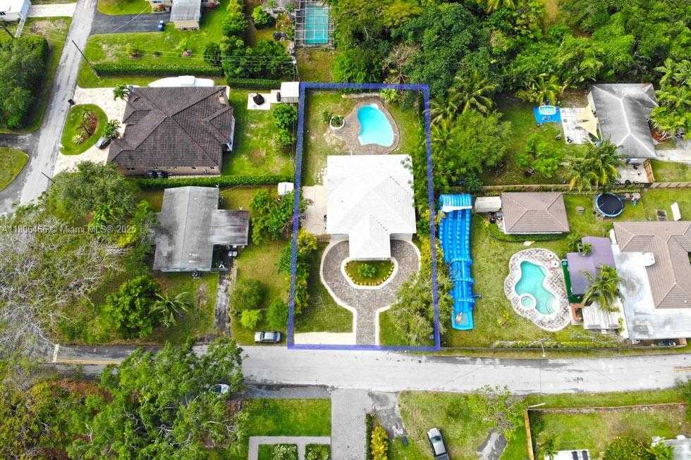 Small Image of 6634 SOUTH WEST 76TH TER, South Miami Number 5