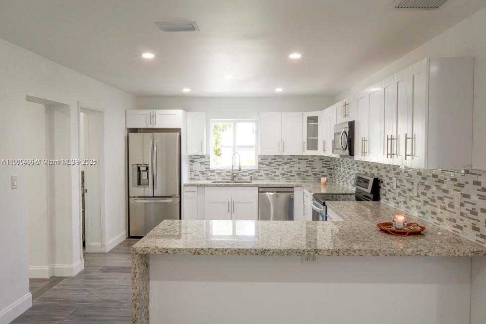 Small Image of 6634 SOUTH WEST 76TH TER, South Miami Number 6
