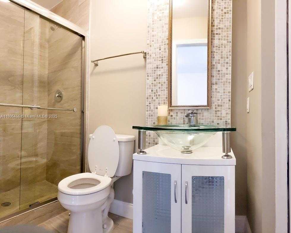 Small Image of 6634 SOUTH WEST 76TH TER, South Miami Number 8