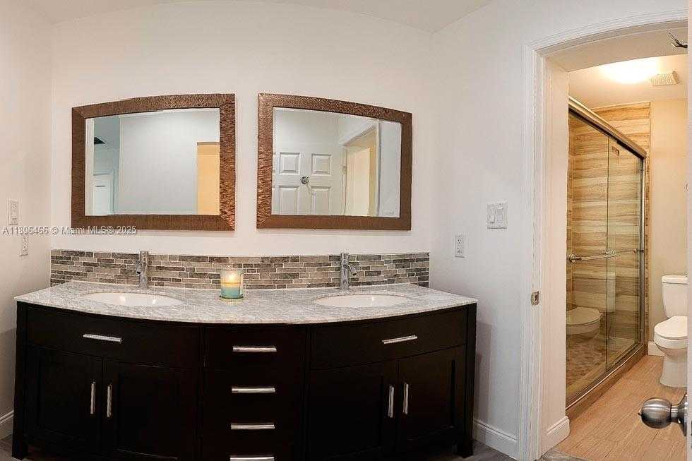 Small Image of 6634 SOUTH WEST 76TH TER, South Miami Number 9