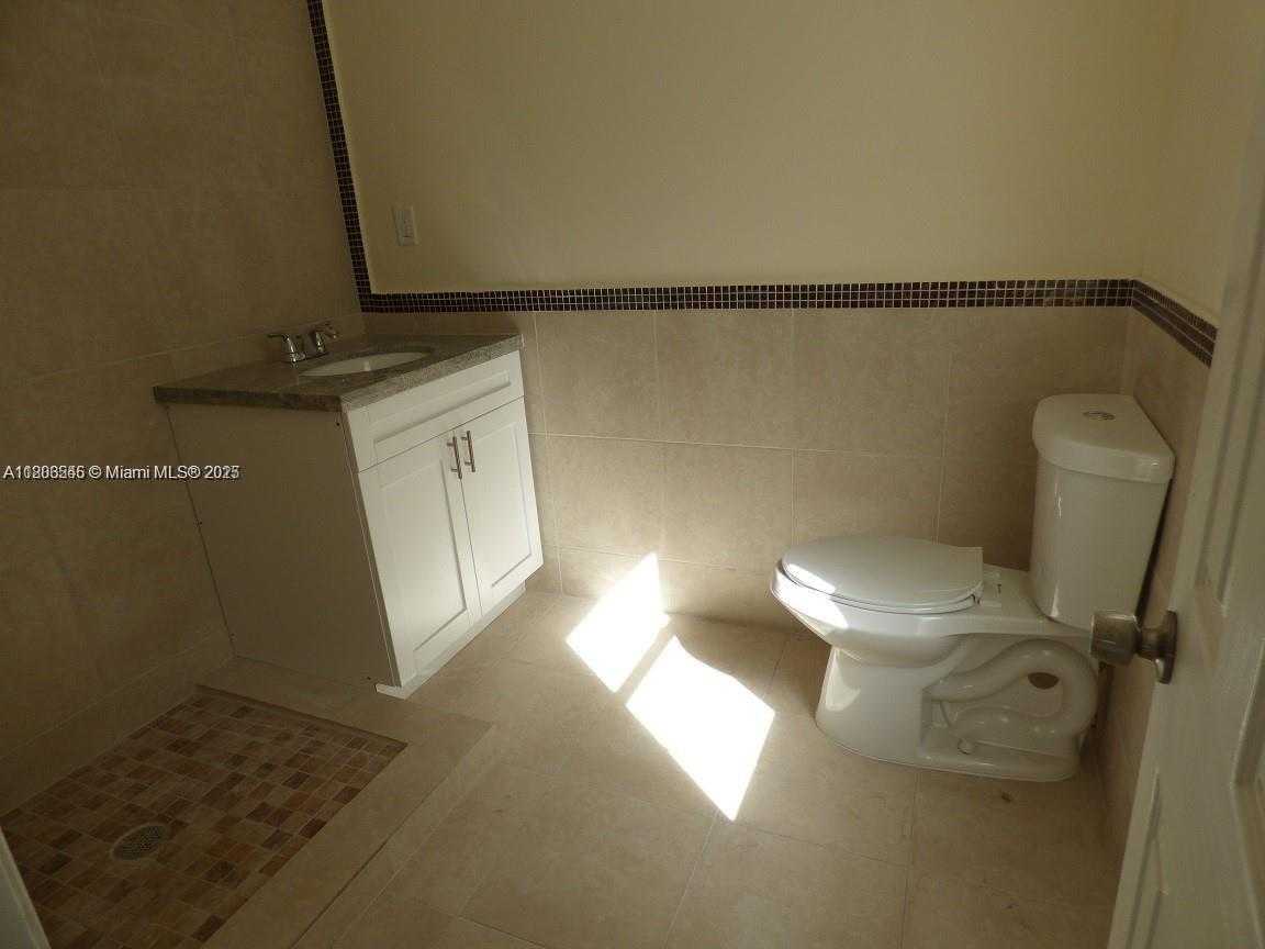 Small Image of 2507 NORTH 66TH AVE, Hollywood Number 13