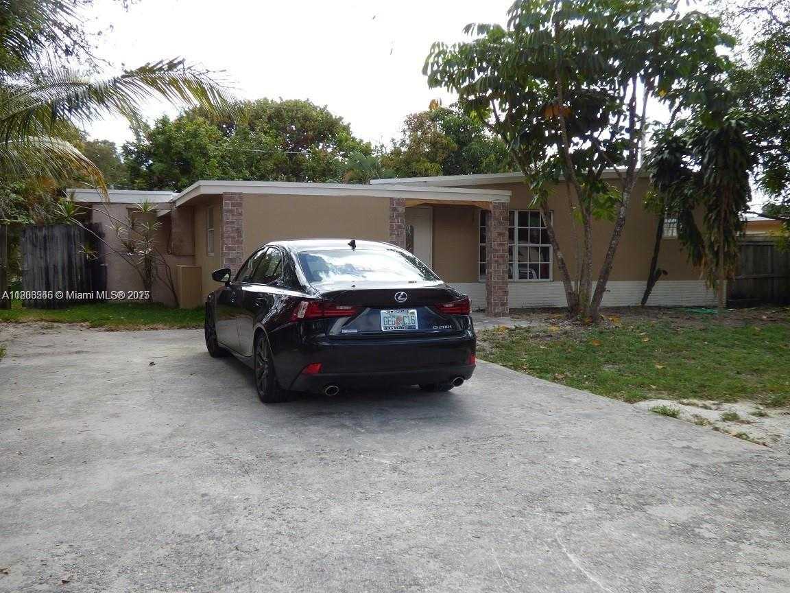 Small Image of 2507 NORTH 66TH AVE, Hollywood Number 2