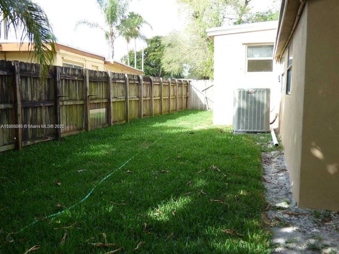 Small Image of 2507 NORTH 66TH AVE, Hollywood Number 20