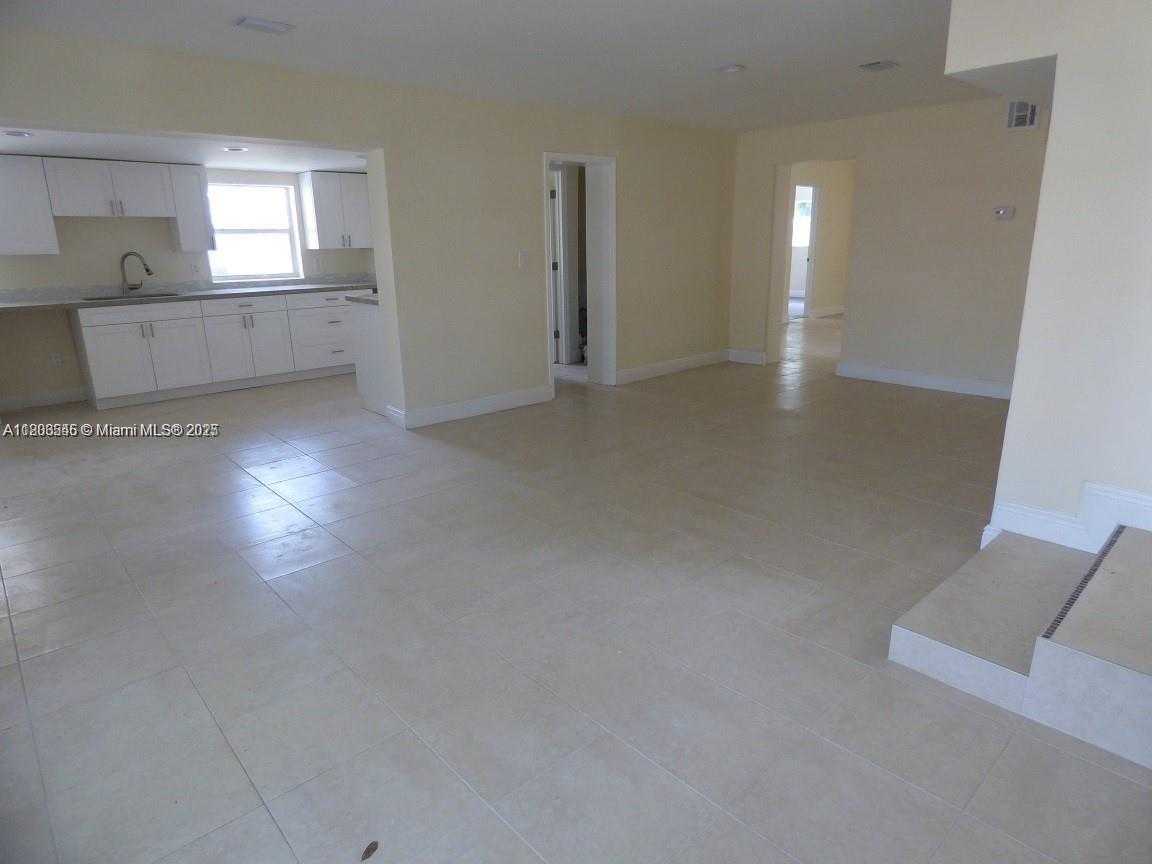 Small Image of 2507 NORTH 66TH AVE, Hollywood Number 3
