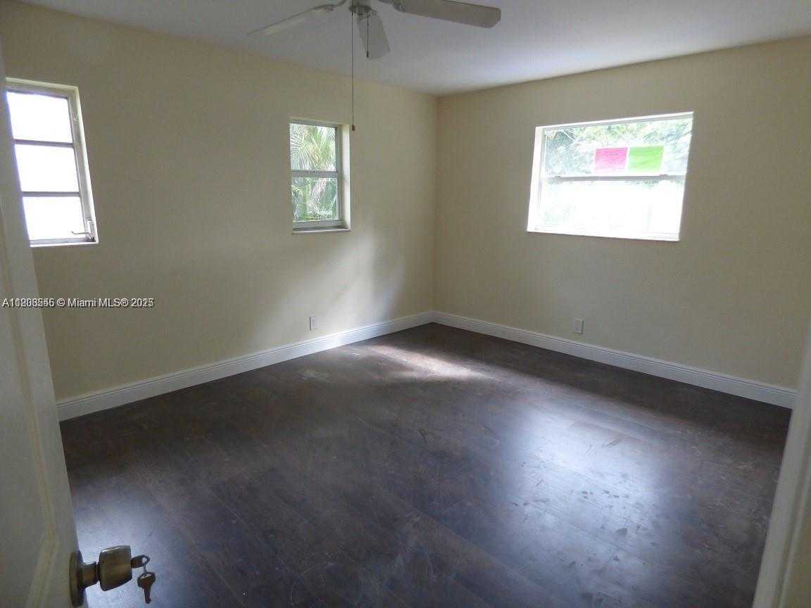 Small Image of 2507 NORTH 66TH AVE, Hollywood Number 4