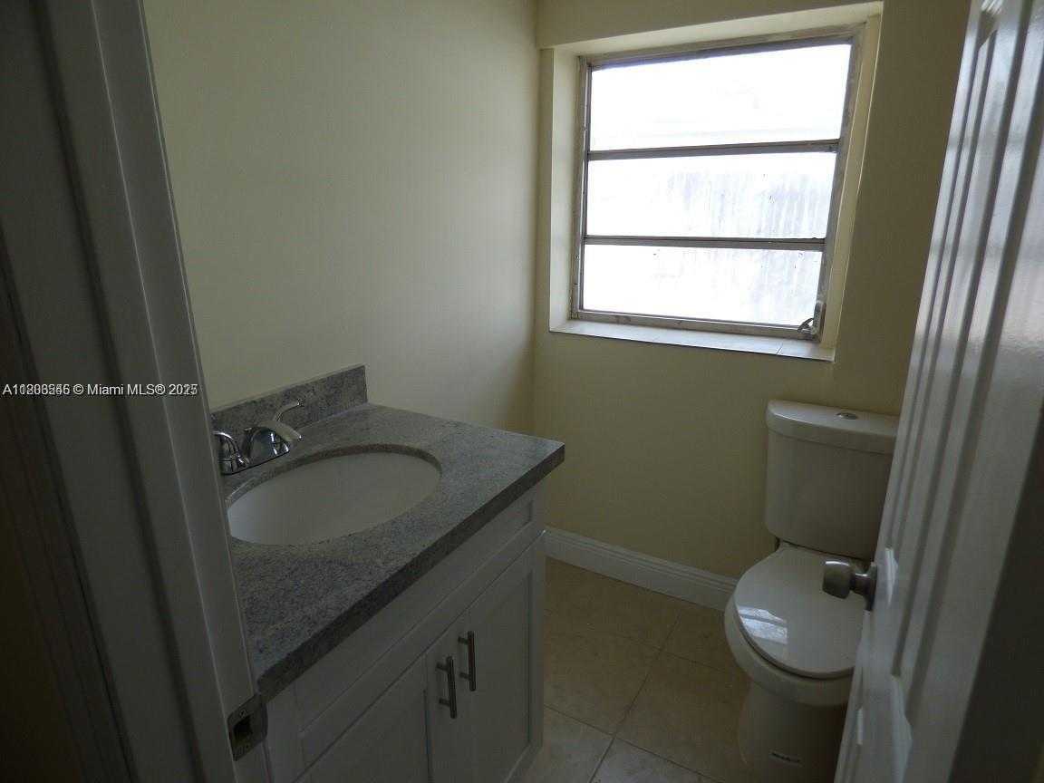 Small Image of 2507 NORTH 66TH AVE, Hollywood Number 6
