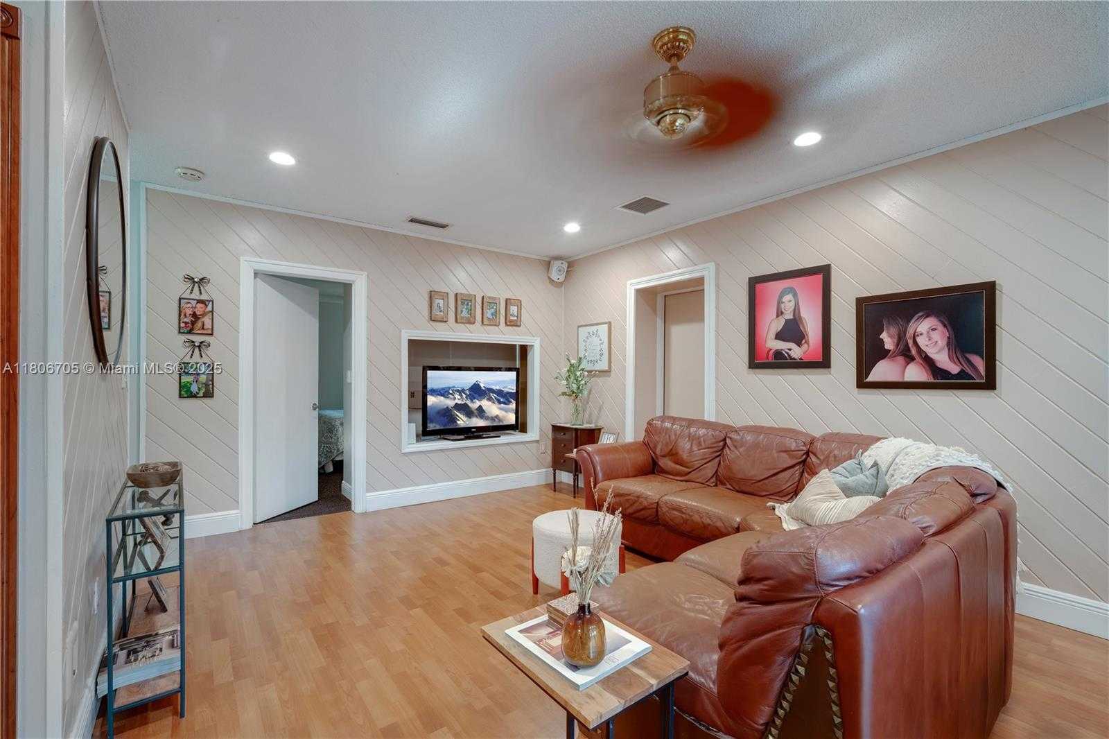 Small Image of 11362 SOUTH WEST 129TH CT, Miami Number 14