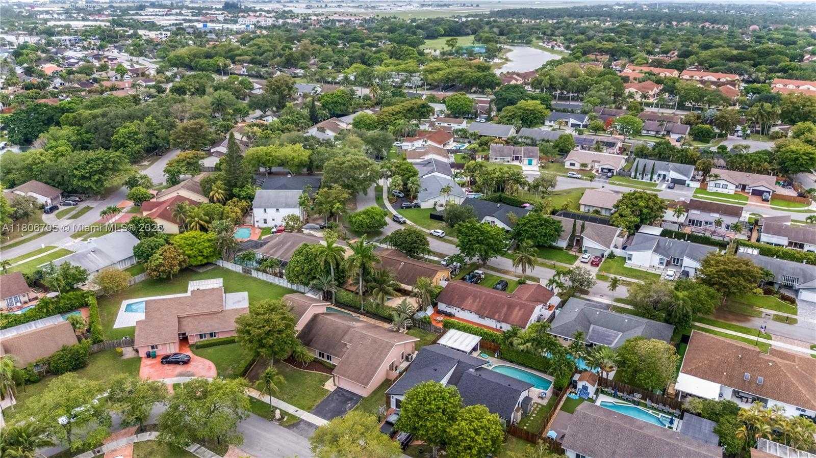 Small Image of 11362 SOUTH WEST 129TH CT, Miami Number 42