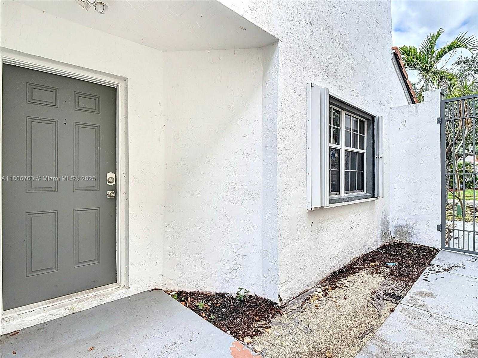 Small Image of 10764 LENOX RD, Cooper City Number 7