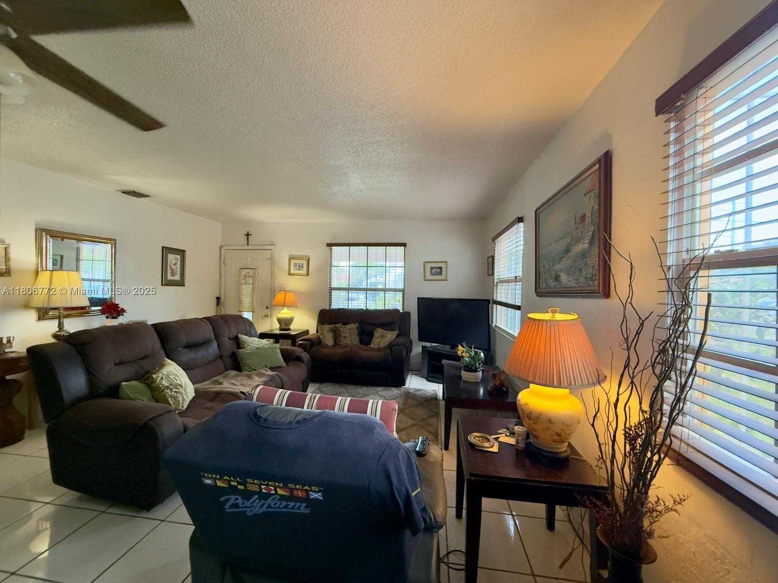 Small Image of 285 NORTH WEST 50TH AVE, Miami Number 4