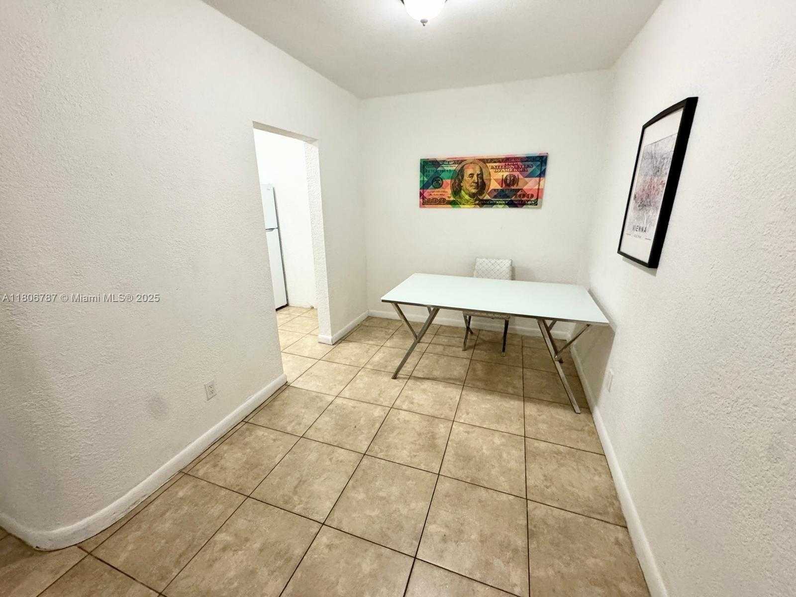 Small Image of 301 NORTH WEST 37TH ST, Miami Number 12