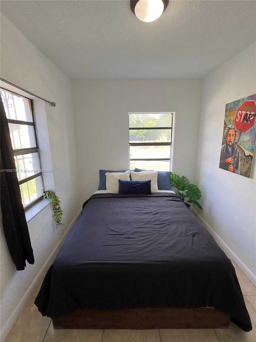 Small Image of 301 NORTH WEST 37TH ST, Miami Number 14