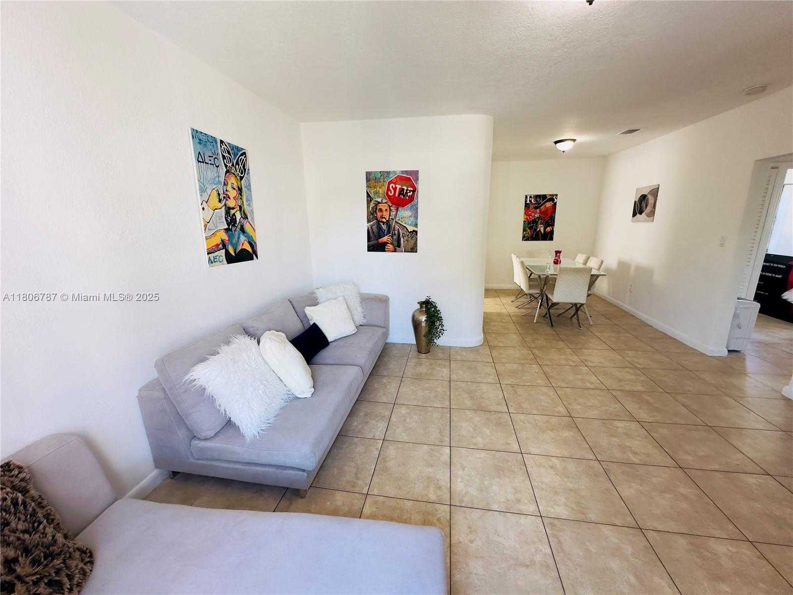 Small Image of 301 NORTH WEST 37TH ST, Miami Number 15