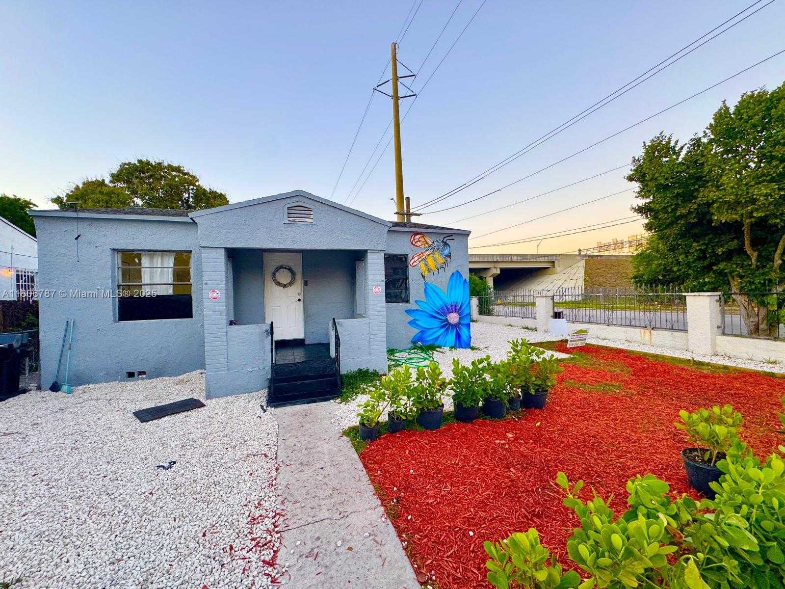 Small Image of 301 NORTH WEST 37TH ST, Miami Number 8