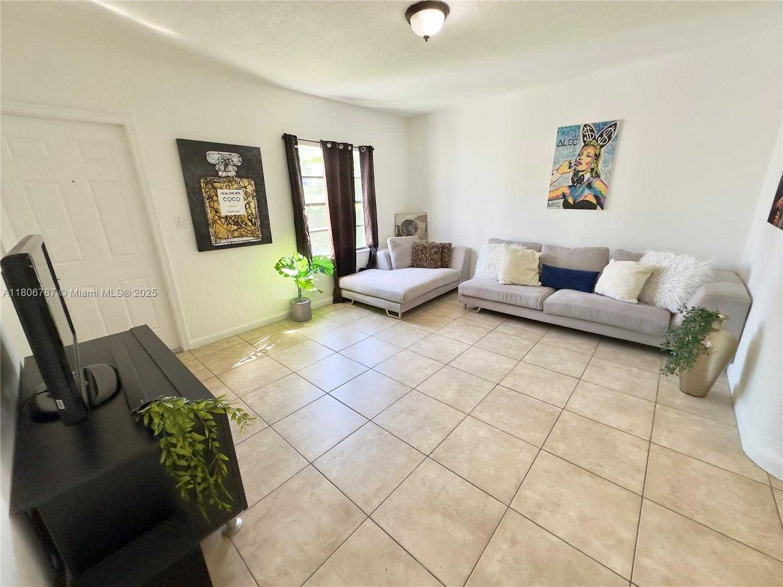 Small Image of 301 NORTH WEST 37TH ST, Miami Number 9