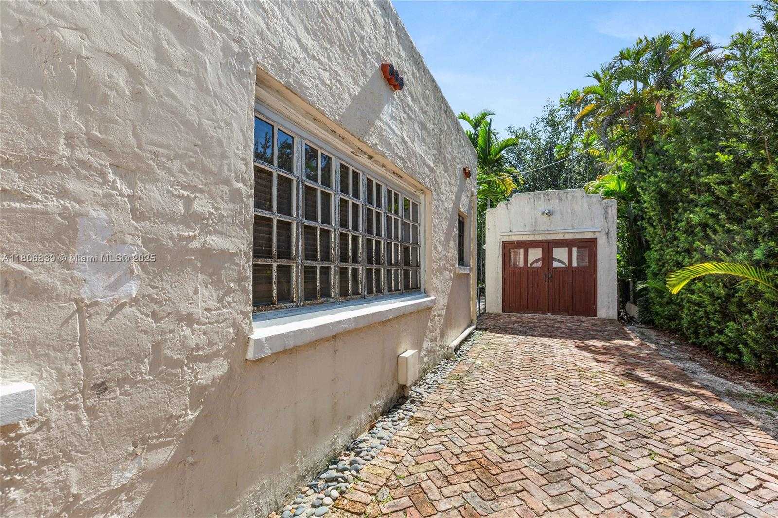 Small Image of 1510 MADRID STREET, Coral Gables Number 26