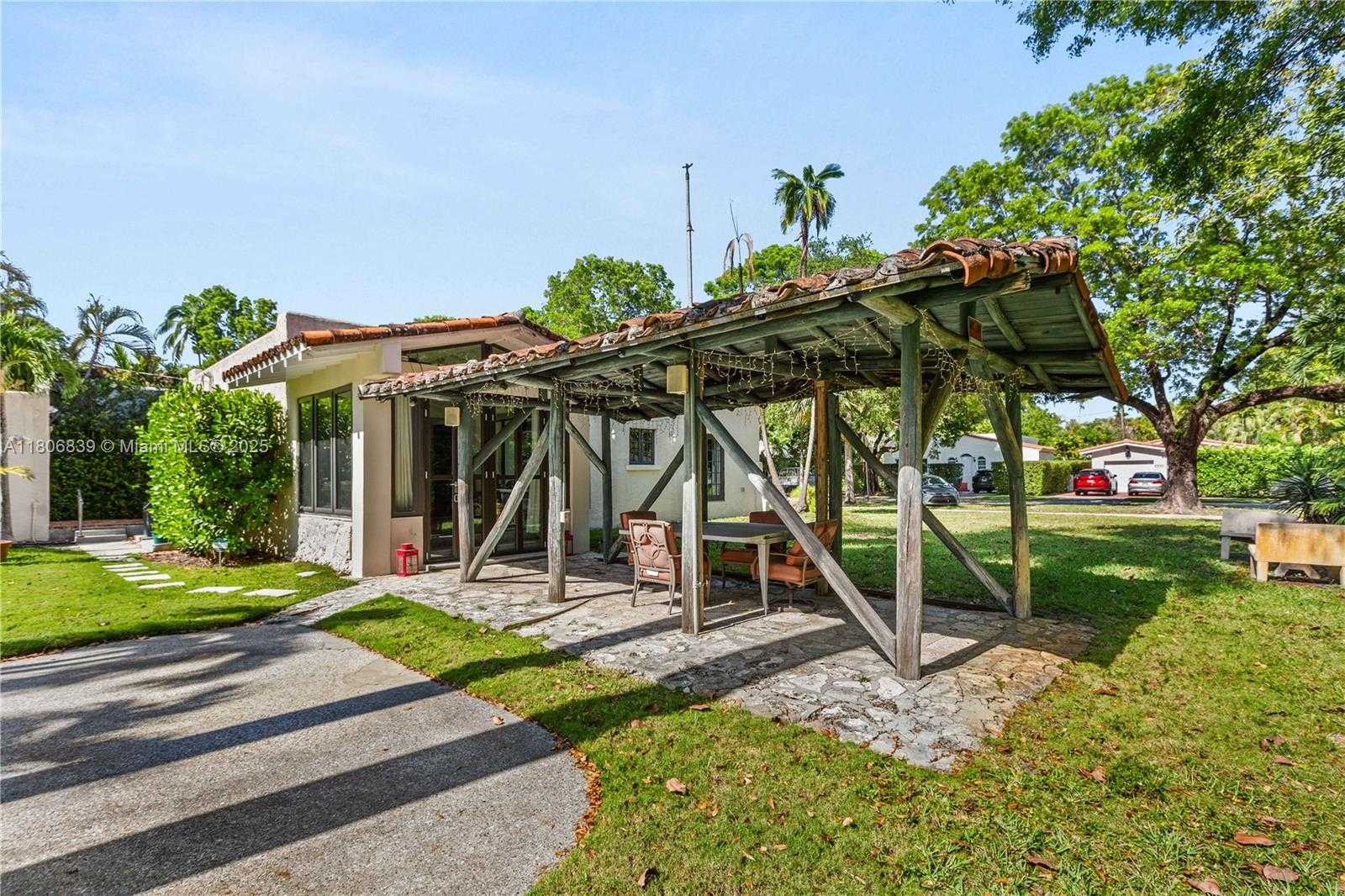 Small Image of 1510 MADRID STREET, Coral Gables Number 27