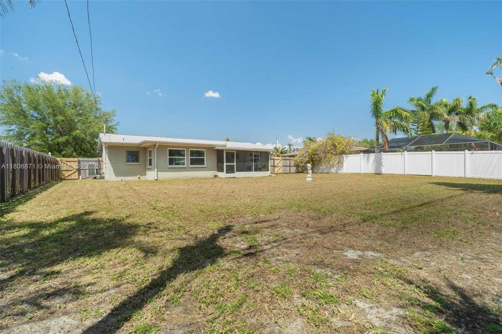 Small Image of 172 NORTH EAST 45 AVE, St Petersburg Number 3