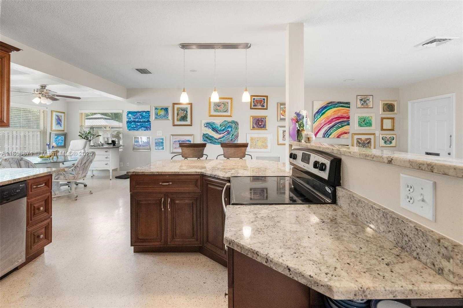 Small Image of 172 NORTH EAST 45 AVE, St Petersburg Number 6