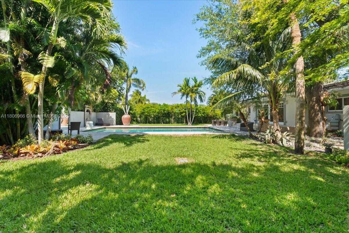 Small Image of 1635 SEABREEZE BLVD, Fort Lauderdale Number 2