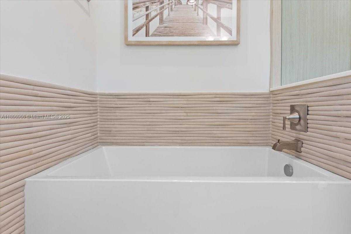 Small Image of 1635 SEABREEZE BLVD, Fort Lauderdale Number 20