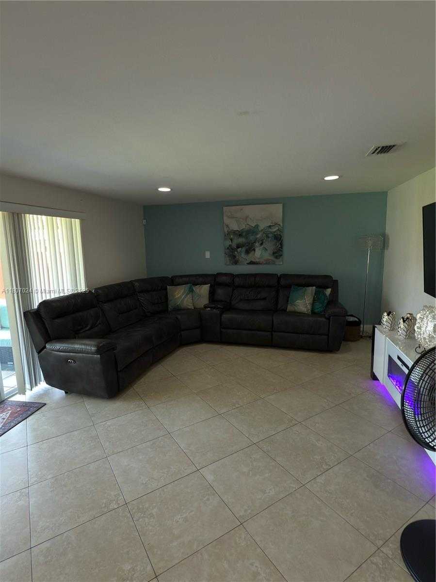 Small Image of 26951 SOUTH WEST 119TH CT, Homestead Number 4