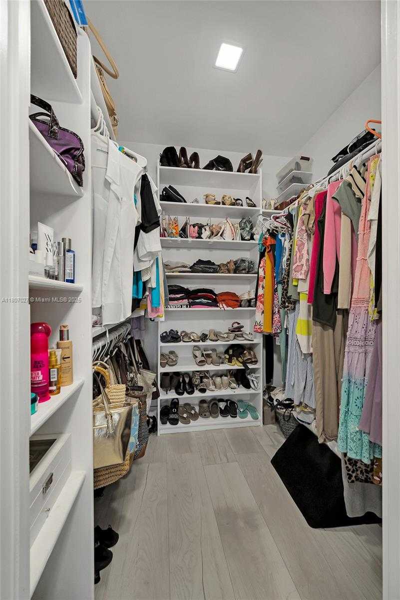 Small Image of 141 EL CAPITAN DR, Islamorada Number 31