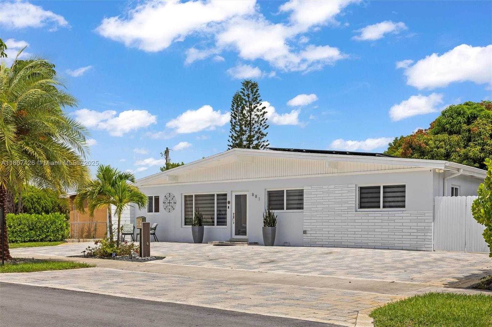 Small Image of 881 NORTH WEST 177TH TER, Miami Gardens Number 2