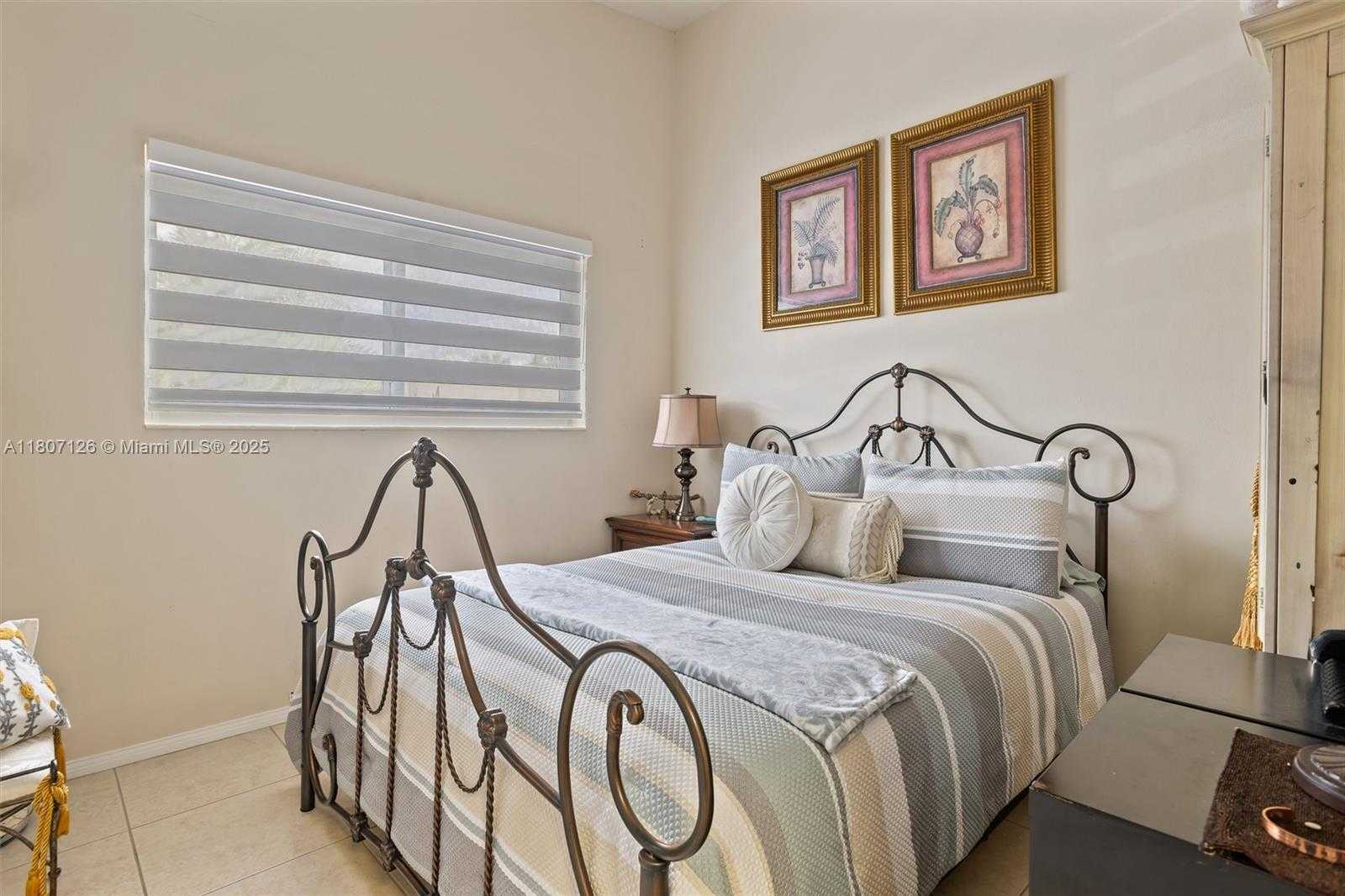 Small Image of 881 NORTH WEST 177TH TER, Miami Gardens Number 9