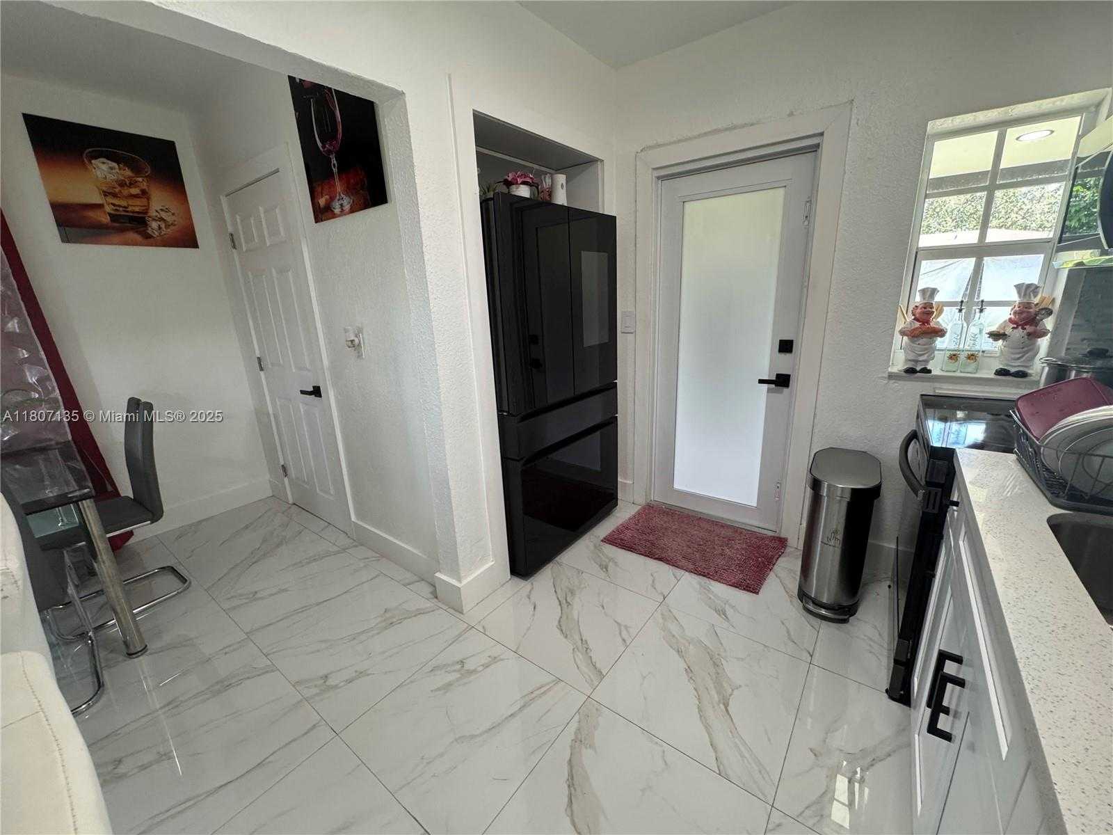 Small Image of 14581 JACKSON ST, Miami Number 10