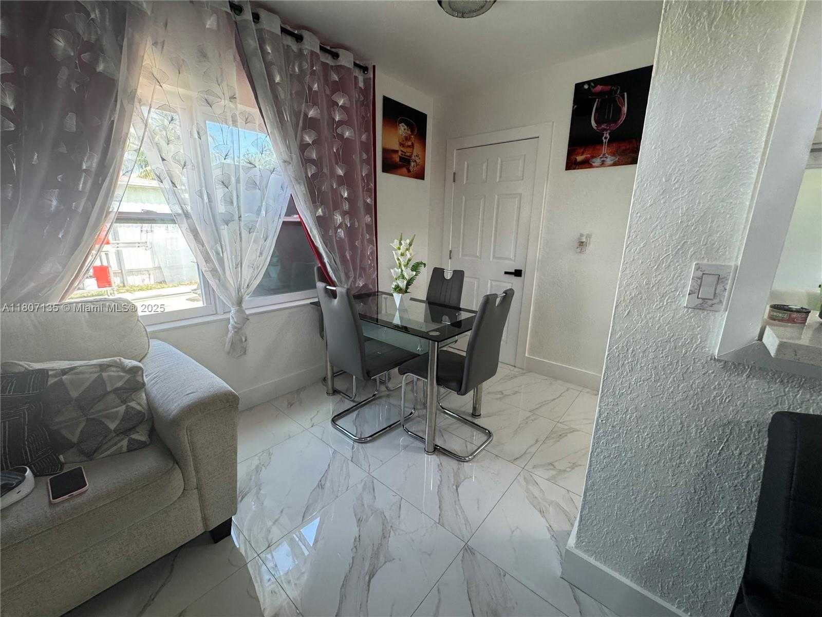 Small Image of 14581 JACKSON ST, Miami Number 12