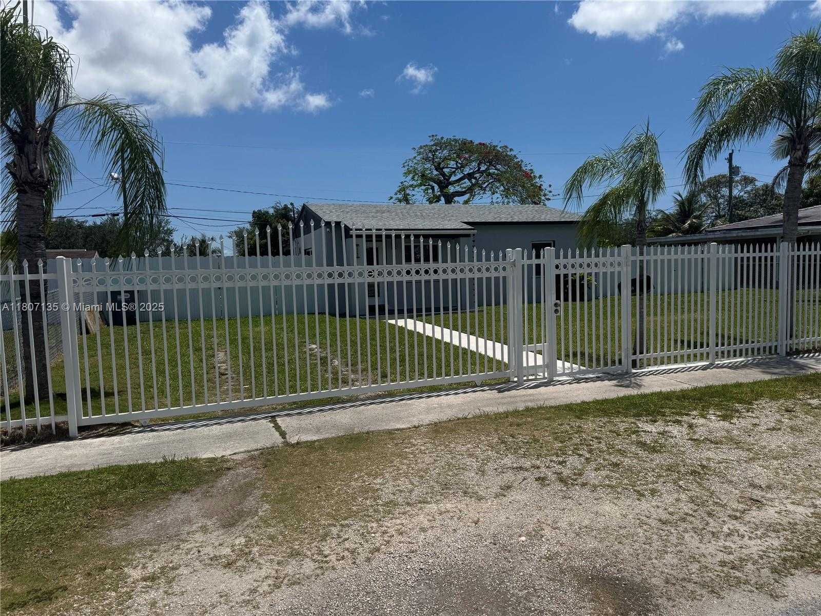 Small Image of 14581 JACKSON ST, Miami Number 27