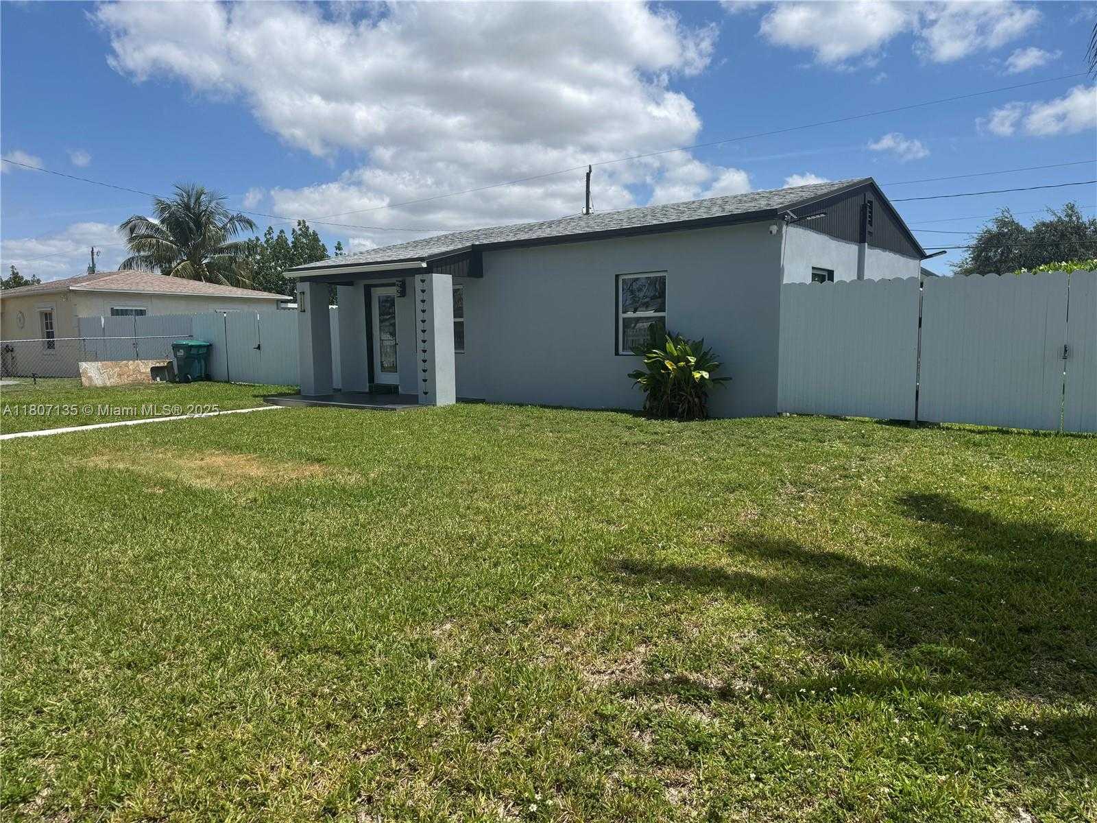 Small Image of 14581 JACKSON ST, Miami Number 4
