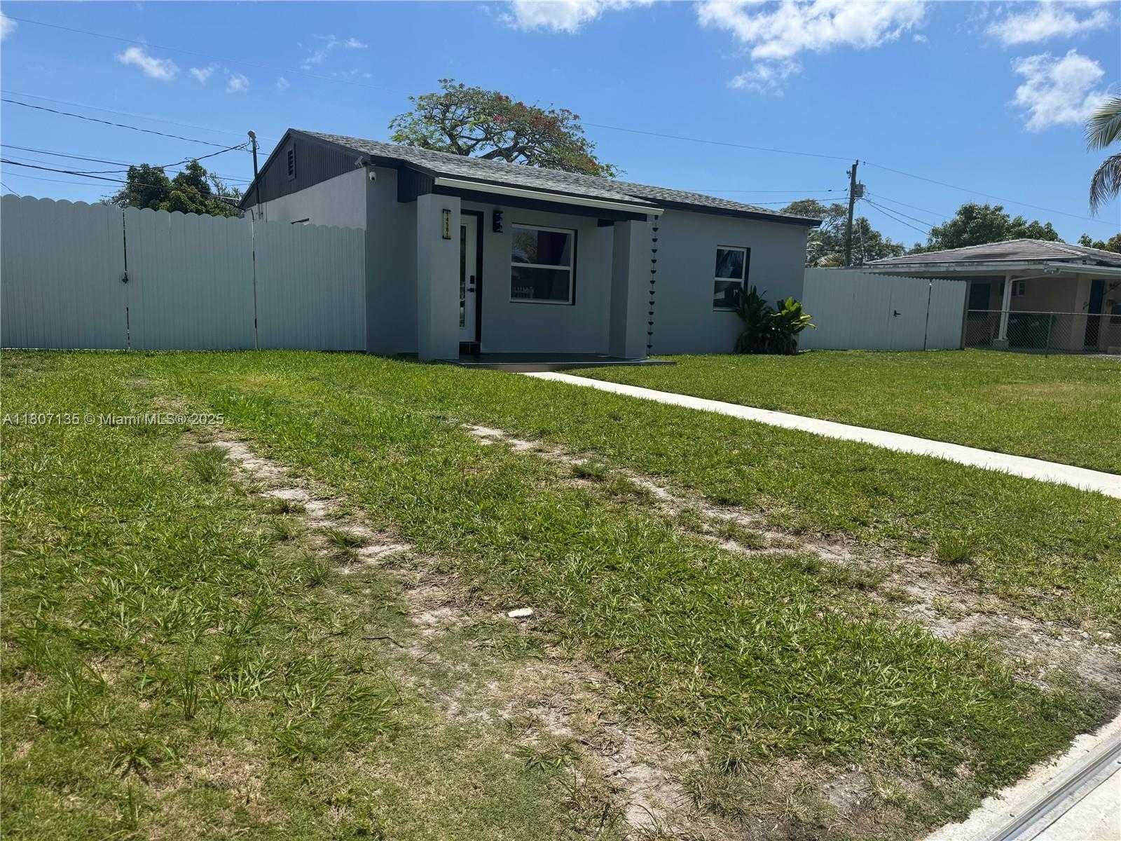 Small Image of 14581 JACKSON ST, Miami Number 5