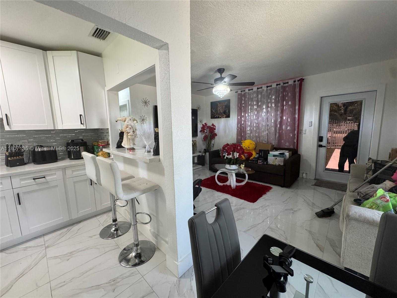Small Image of 14581 JACKSON ST, Miami Number 9