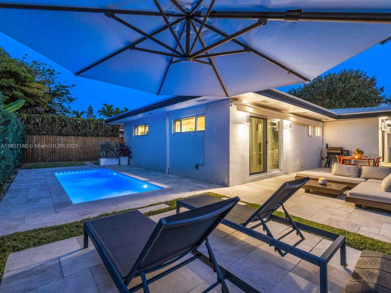 Small Image of 1221 NORTH EAST 85TH ST, Miami Number 2