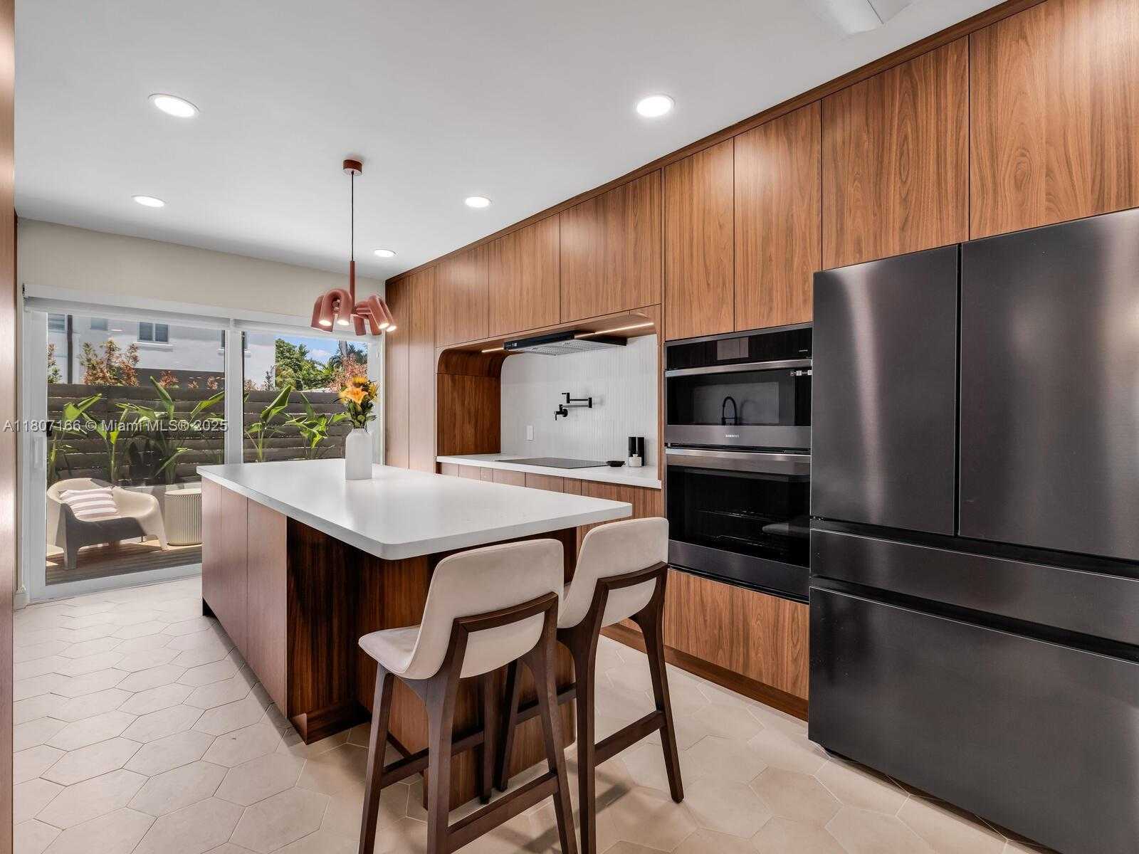 Small Image of 1221 NORTH EAST 85TH ST, Miami Number 3