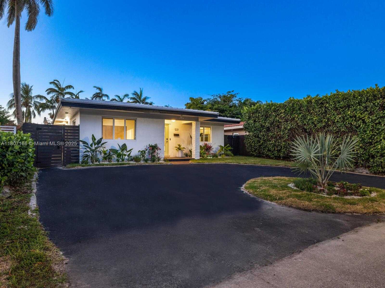 Small Image of 1221 NORTH EAST 85TH ST, Miami Number 6