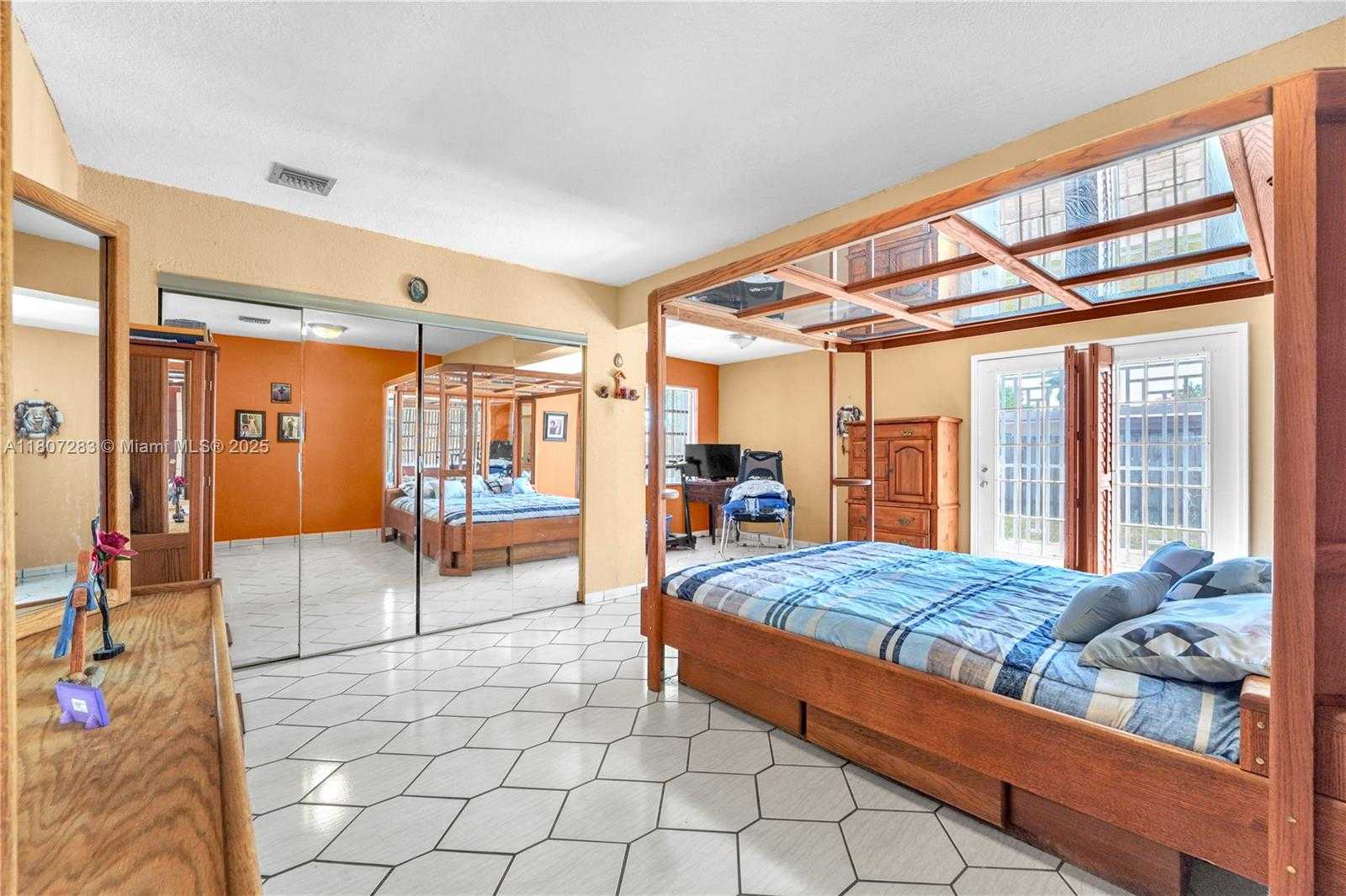 Small Image of 19704 NORTH WEST 48TH CT, Miami Gardens Number 7