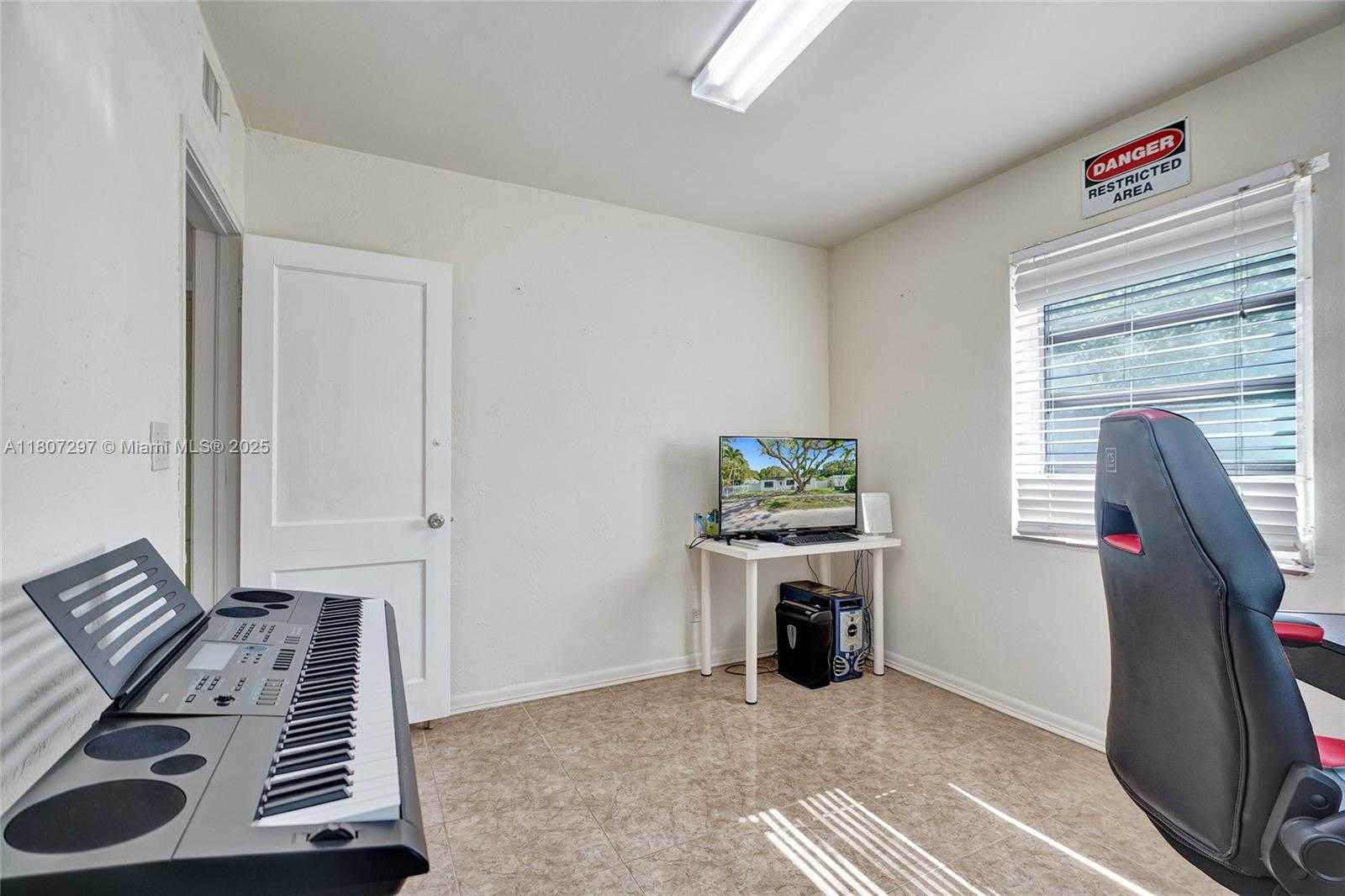 Small Image of 45 NORTH WEST 127TH ST, North Miami Number 31