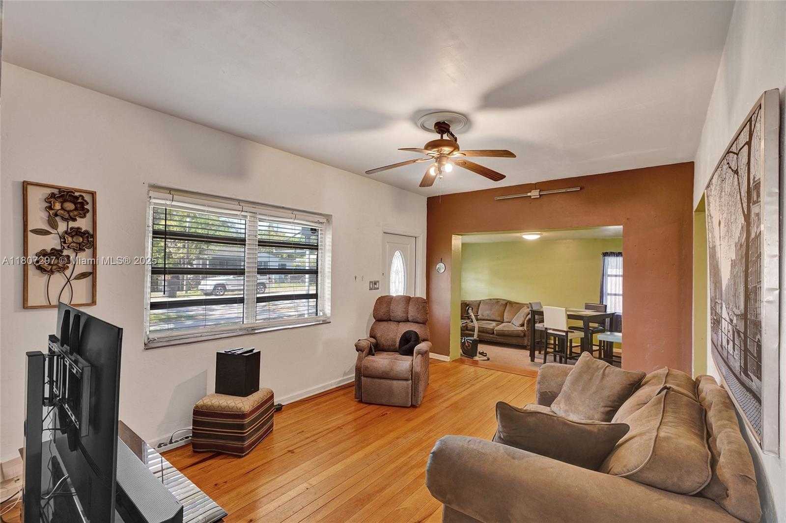 Small Image of 45 NORTH WEST 127TH ST, North Miami Number 34