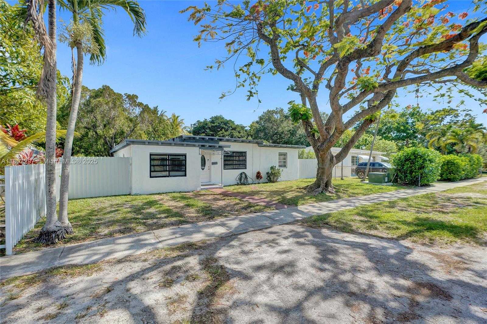 Small Image of 45 NORTH WEST 127TH ST, North Miami Number 4